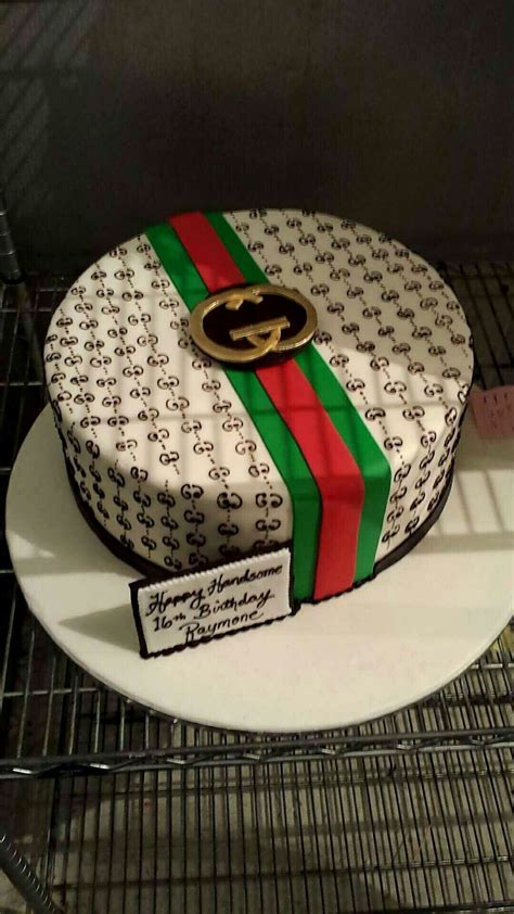 gucci print cake pattern.